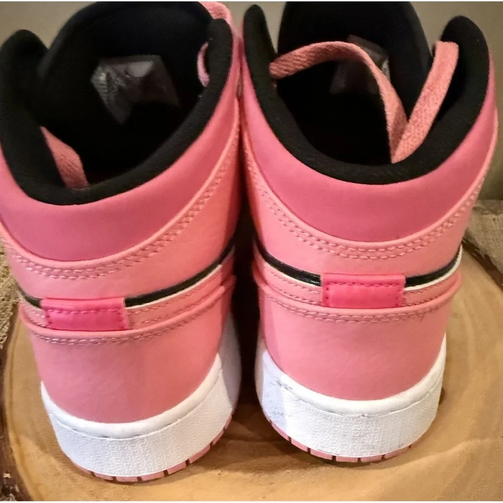 Nike Air Jordan 1‎ Mid GS Coral Pink Black 554725 662 Kids 6Y  Women's 7.5 8
